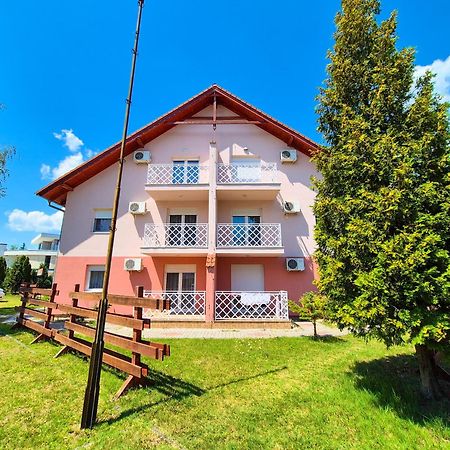 Ildiko Apartmanhaz Zamárdi Exterior foto